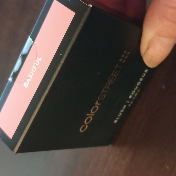 "Bashful" ColorStreet Blush Powder - Picture 1 of 3